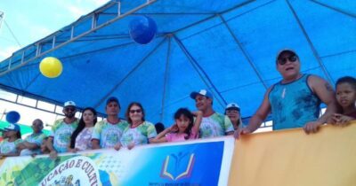 ESCOLAS ESTUDANTIL DE SĂO BENTO DESFILARAM EM COMEMORAÇÃO DIA DA RAÇA