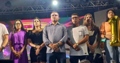 As Bandas cantaram sucessos atuais, das antigas e agitaram a…