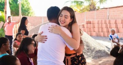 Amanda Gentil tem encontro com a população de Alto Bonito em Riachão