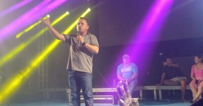 Grande dia festivo para comemorar o aniversário de 75 anos de…