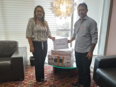 Presidente Valmireis Souza recebe Kit Digital para procuradoria da Câmara Municipal de Pastos Bons
