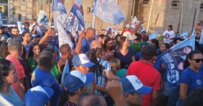 POPULAÇÃO ACOMPANHA NAILA GONÇALO NA CAMINHADA EM BACABEIRA