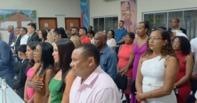 VEREADORES SÃO EMPOSSADOS DURANTE CERIMÔNIA NA CÂMARA MUNICIPAL DE…
