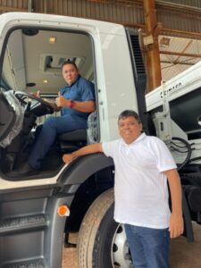 Márcio Jerry entrega caminhão compactador ao município de Santo Amaro do Maranhão