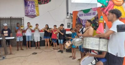 BANDAS RECEBEM TURISTAS NO CARNAVAL DE CURURUPU
