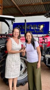 Eliziane Gama celebra os 94 anos de Buriti Bravo com entrega de trator para prefeita Luciana