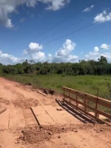“Respondendo com muito trabalho”, diz prefeito de Penalva ao entregar ponte de madeira
