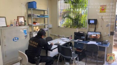Um dos escritórios alvo da PF na operação deflagrada nesta segunda-feira, tinha adesivo de um deputado estadual