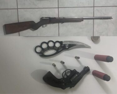 EM SÃO VICENTE FÉRRER, INVESTIGADO POR HOMICÍDIOS MORRE EM CONFRONTO COM POLICIAIS; ARMAS DE FOGO E MUNIÇÕES FORAM APREENDIDAS