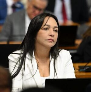 CCJ do Senado aprova audiência para ouvir big techs sobre adultização nas redes