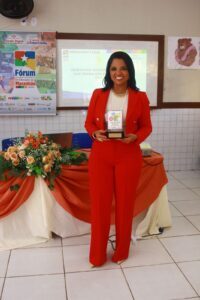 BOMBA: Da honraria à exoneração: secretária Fernanda é exonerada logo após receber prêmio da SEDUC