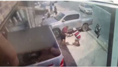 ASSISTA! Bandido toma arma de policial na frente de oficina mecânica em São Luís