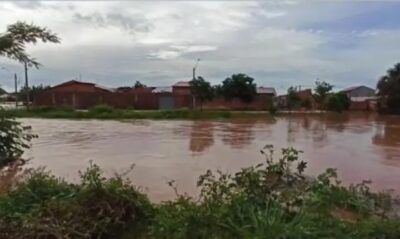 Riacho Bacurí transborda e alaga residências na grande Cafeteira