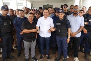 Prefeito André da RalpNet entrega duas viaturas para a Guarda Municipal de Pinheiro