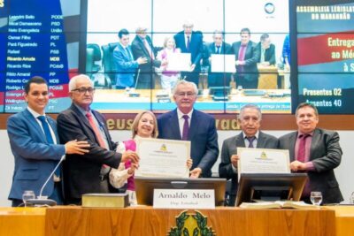 Assembleia concede títulos de cidadania a economista e médico