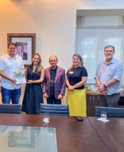 Dr. Julinho apresenta Nova Lei de Zoneamento de São José de Ribamar a Orleans Brandão