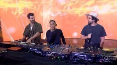 Maranhense do município de Arame toca teclado ao lado de Alok no Domingão com Luciano Huck na TV Globo