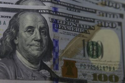 Após tarifaço dos EUA, madeireira catarinense anuncia férias coletivas