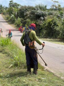 Prefeitura de Bequimão avança com mutirão de limpeza pela Avenida Itapetininga, principal via de acesso à sede do município