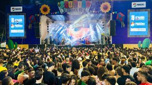 Abertura do Arraial Danado de Bão reúne milhares de pessoas no Parque do Babaçu, em Pinheiro