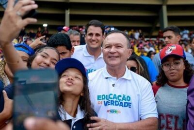 Brandão inicia a entrega de cerca 250 mil tablets a estudantes