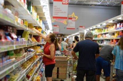 Brasil tem saldo positivo de 148,9 mil empregos com carteira assinada