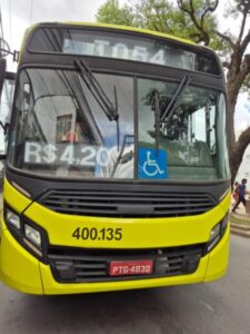 Motorista da linha Vicente Fialho ameaça pedestre em São Luís e joga ônibus para cima do cidadão