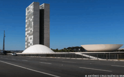Câmara declara perda de mandato a 7 deputados e dá posse a substitutos