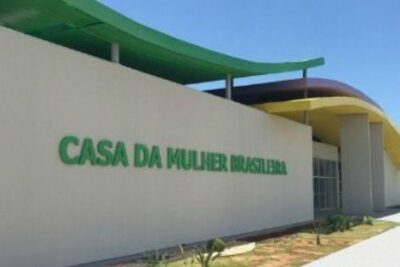 Mulheres enfrentam constrangimento e longa espera na Delegacia da Mulher da Casa da Mulher Brasileira