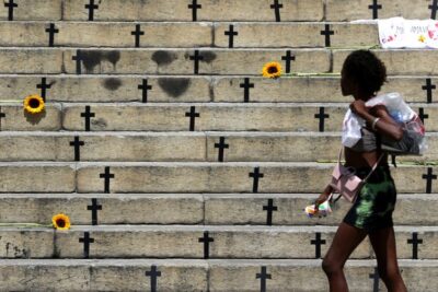 Casos de feminicídio por arma de fogo aumentam em 2025 no país