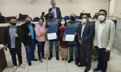 Câmara entrega Moção de Honra a PMs por ato heroico