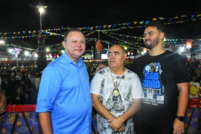 Governador Carlos Brandão visita o Pertinho de Você na noite em que a baronesa Klessinha arrastou multidão