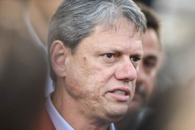 Tarcísio intensifica idas a Brasília em meio a especulações sobre 2026