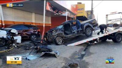 Homem morre após colisão entre ônibus e caminhonete, no Jardim América, em SL