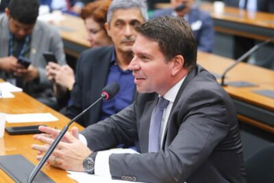 Comissão aprova aumento de pena para sequestro quando refém for usado como escudo