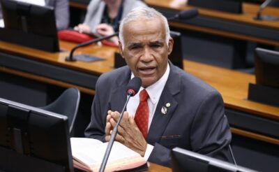 Comissão aprova piso salarial de R$ 5,5 mil para profissionais de nível superior da assistência social