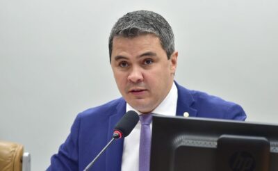 Comissão aprova regra para reiterar que estacionamento para pessoas com deficiência abrangem autismo