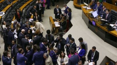 Congresso aprova usar emendas para salários de profissionais da saúde