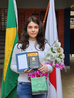 Estudante de Manhuaçu vai representar Minas Gerais no Programa Jovem Senador 2025