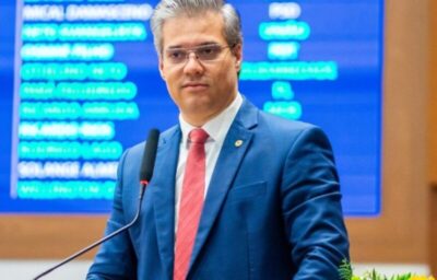 Neto Evangelista destaca importância de programa que distribui tablets a estudantes
