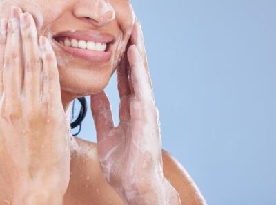 Cuidados diários com a limpeza do corpo e do rosto