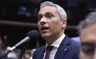 Em inglês, Gayer clama por liberdade em discurso na Paulista, com de Jair Bolsonaro