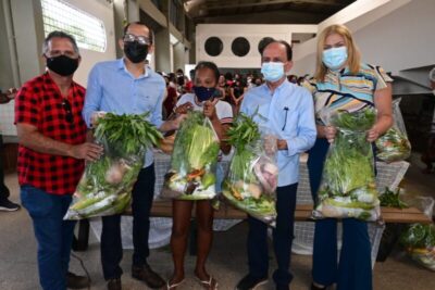 Prefeitura de Ribamar entrega mais de 700 kits merenda na Escola Municipal do Miritiua