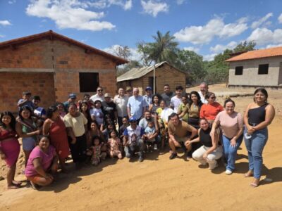 Construções de casas rurais são vistoriadas por Hildo Rocha e Gilson Guerreiro