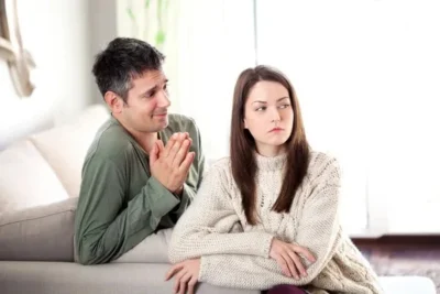 Influencer traiu cônjuge e, para continuar juntos, o cônjuge traído pediu a casa como garantia