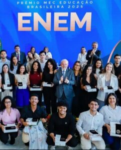 DESTAQUE! Aluna de Barra do Corda recebe prêmio das mãos do presidente Lula em Brasília