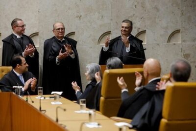 STF confirma decisão de Dino que manteve multa a Bolsonaro por ele associar Lula aos escândalos de corrupção do “Mensalão”