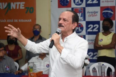 Dr. Julinho antecipa primeira parcela do 13° salário dos servidores em São José de Ribamar