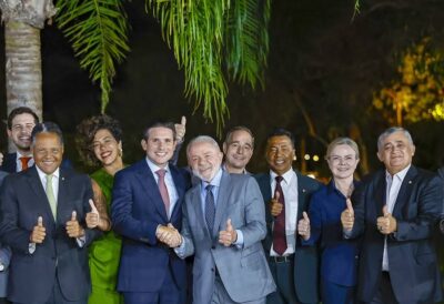 Lula garante saúde, promete segurança e se declara pronto para nova candidatura em 2026