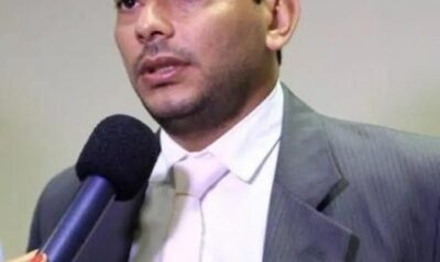 “Assis, volte pra delegacia,  pra sua fazenda, pra Timon,  ou pra baixa da égua,  mas larga essa história de ser prefeito,  pelo amor de Deus,  você está acabando com nossa cidade,” desabafa internauta em rede social.